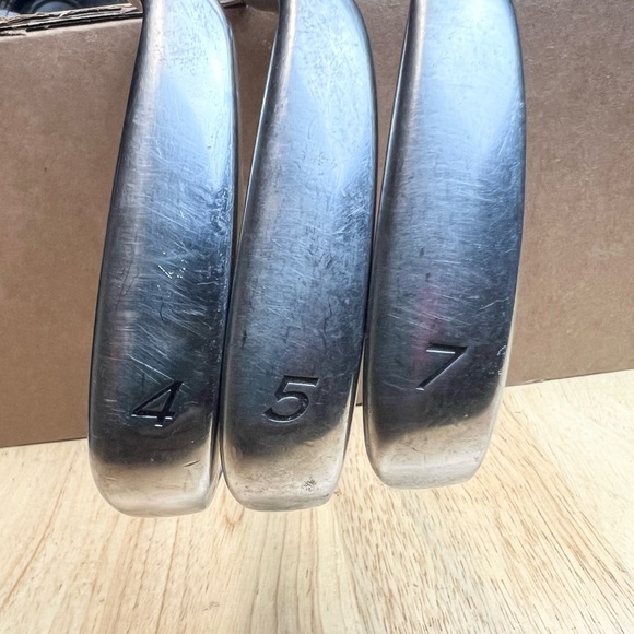 TaylorMade Black and Red Ultralite Golf Shafts Set 4,5 and 7 - Picture 6 of 9